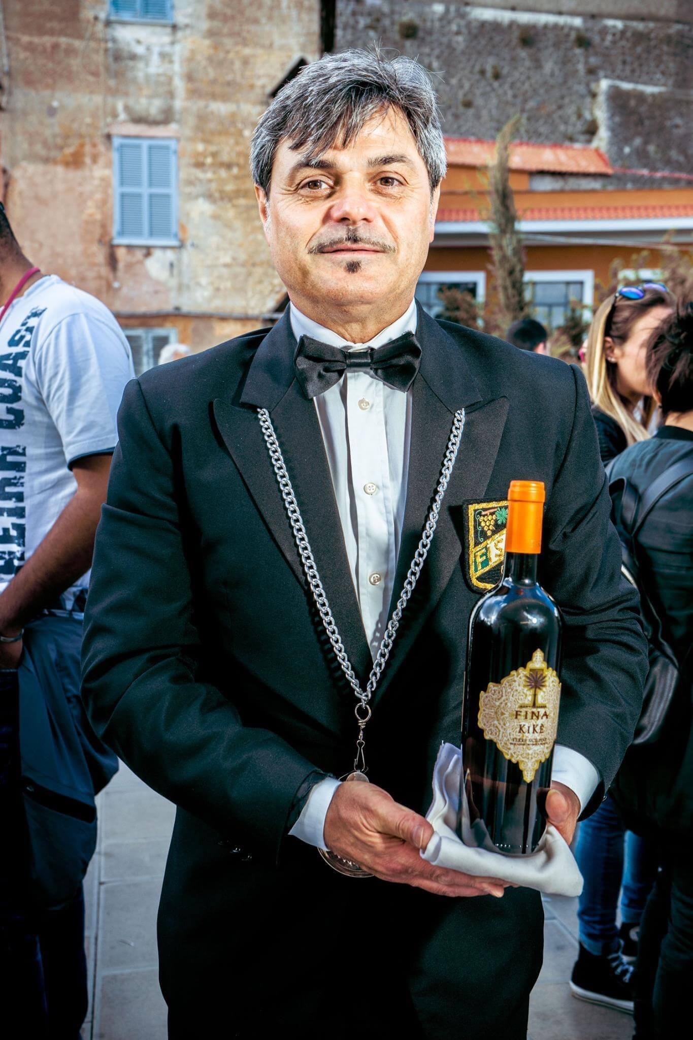 man sommelier